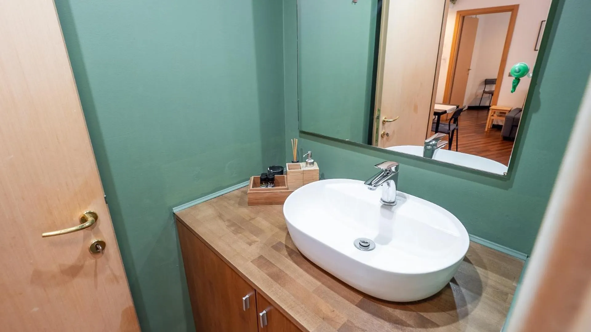 Cozy Apartment Near Milano Centrale - 4 Guests
