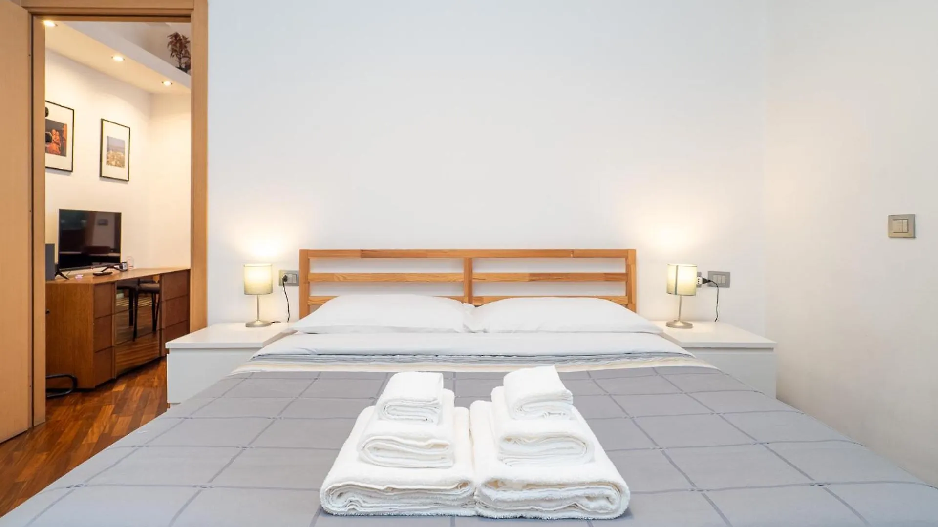 Cozy Apartment Near Milano Centrale - 4 Guests Italy
