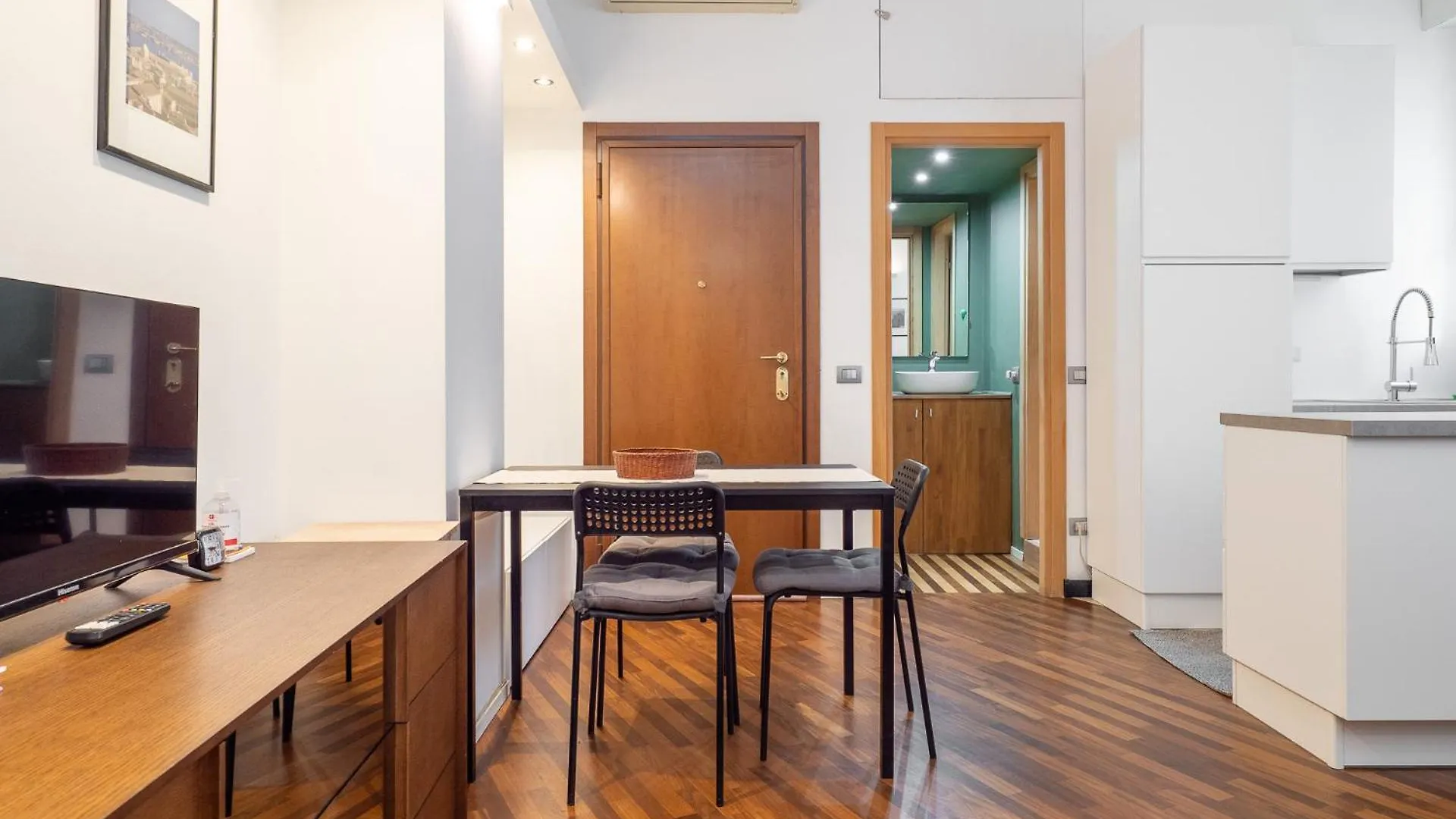 Cozy Apartment Near Milano Centrale - 4 Guests  Milan