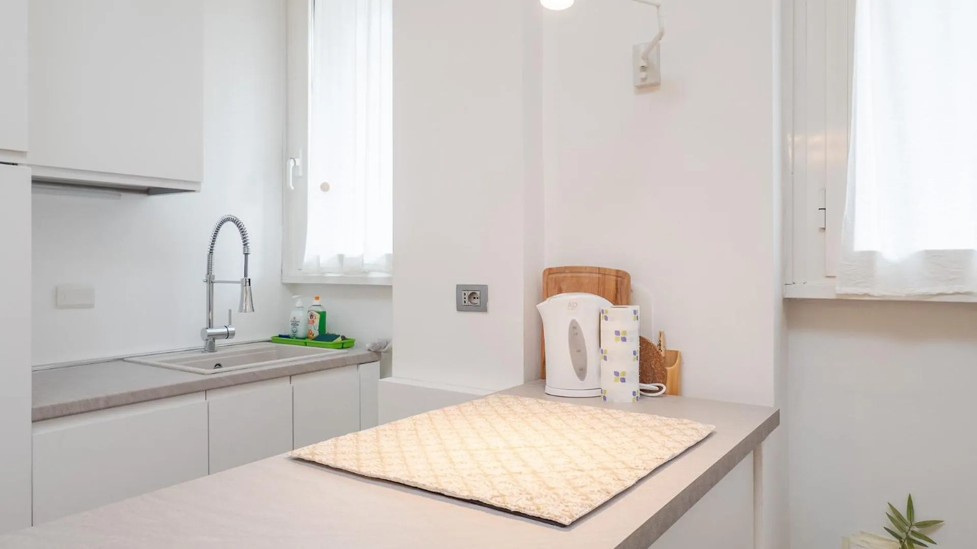 Cozy Apartment Near Milano Centrale - 4 Guests